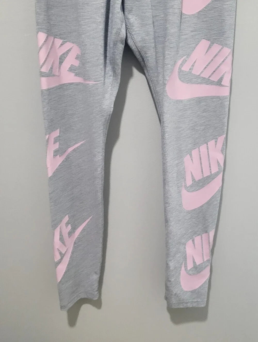 Nike Light Purple & Gray Leegging Capris Sz M